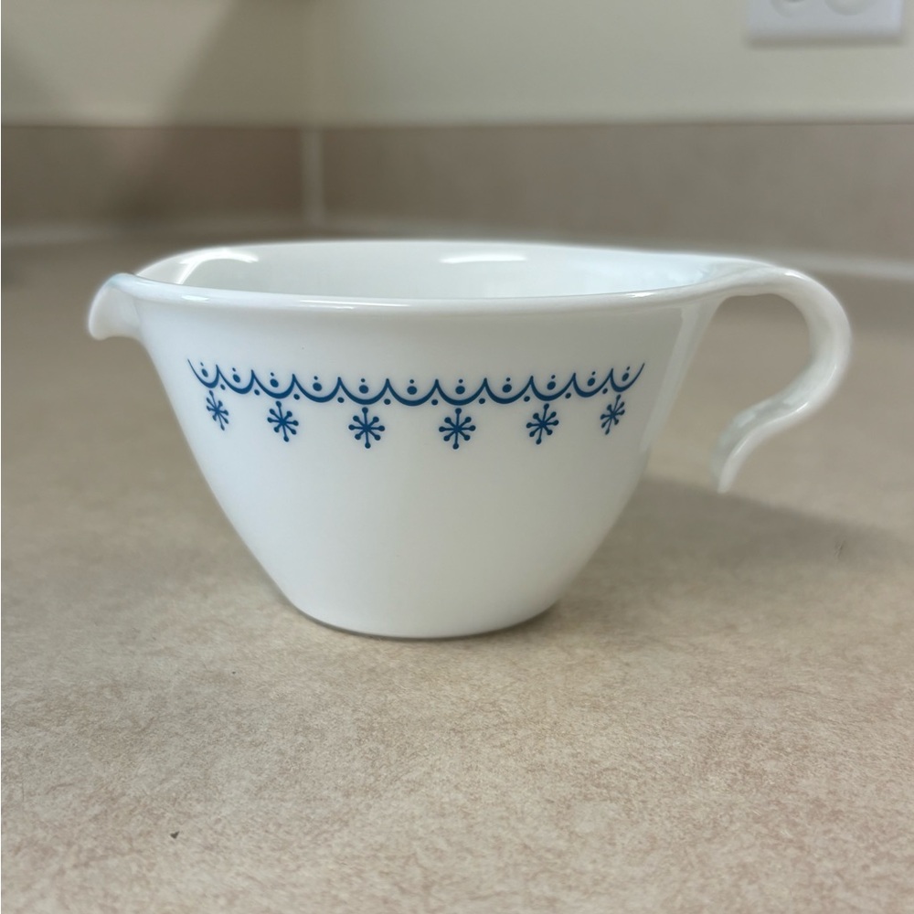 Vintage C hook Corelle Snowflake Blue creamer